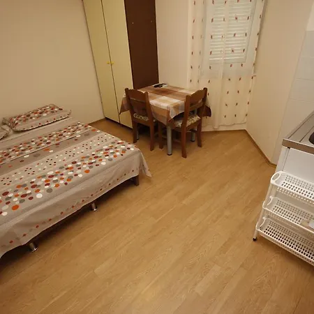 Gostinjska kuća Lidus 3*